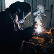 Soudeur amateur au travail