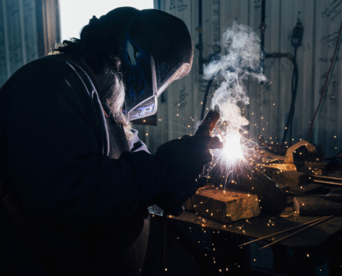 Soudeur amateur au travail