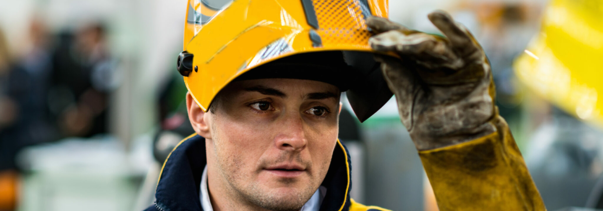 Soudeur amateur se préparant